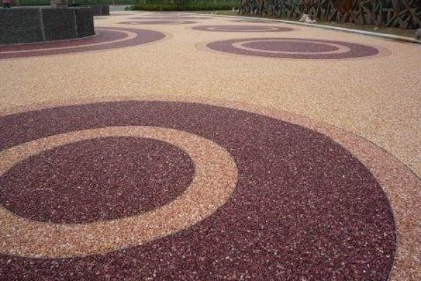 陶瓷彩砂顆粒材料做路面地坪實(shí)用嗎？